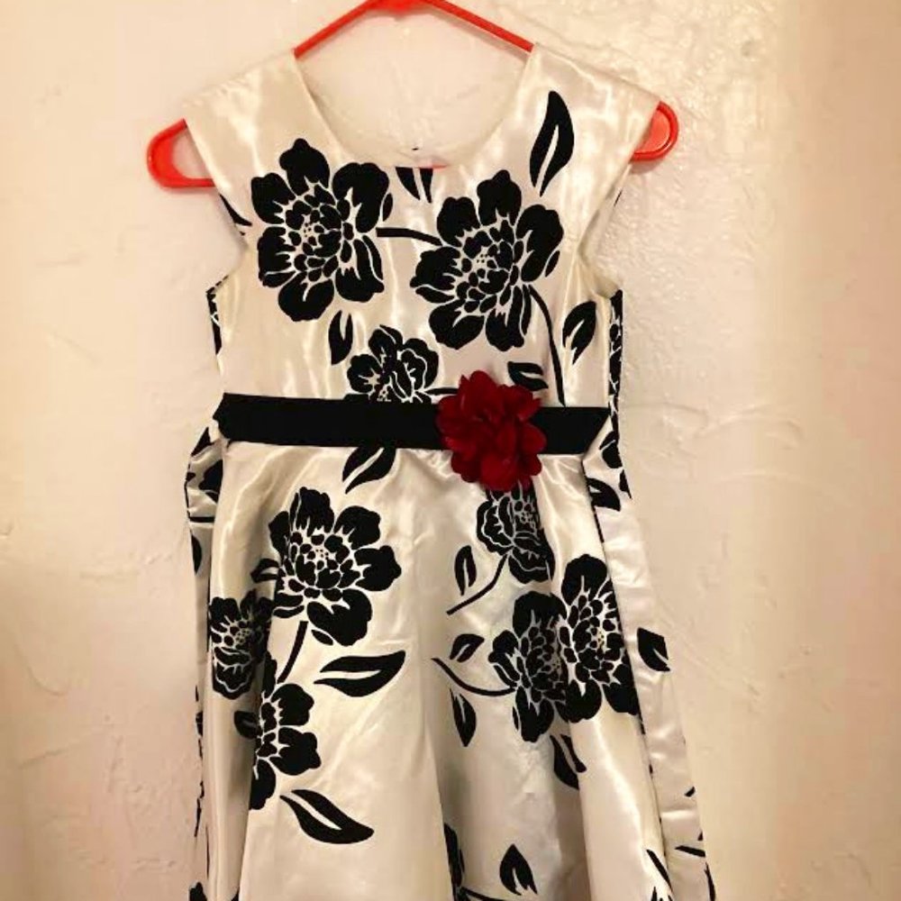 Black/white party dress girls size 8 with red flower